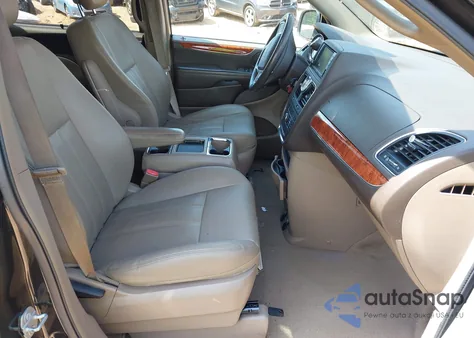 2015 Chrysler Town & Country Touring from USA, damaged, VIN 2C4RC1BG1FR699569